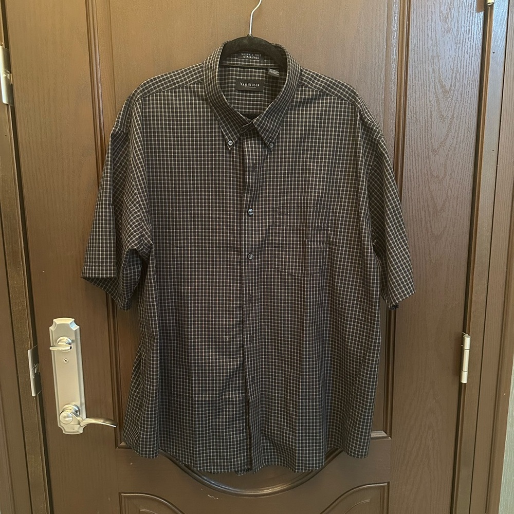 Van Heusen men’s short sleeves shirt